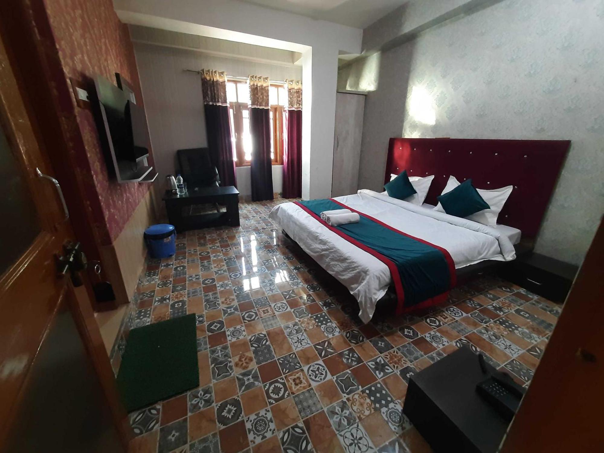 Hotel O Graceland Srīnagar Exterior foto